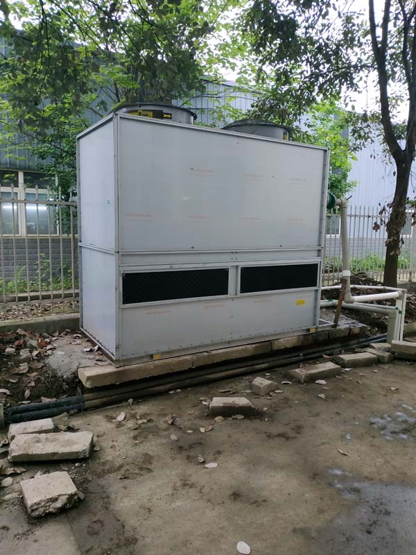 广汉淬火液闭式冷却塔循环系统安装现场，订购单位：广汉市宏伟机械有限公司